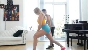 Pornhub Skyla Novea ruiva dando xoxotinha vermelhinha em aula yoga
